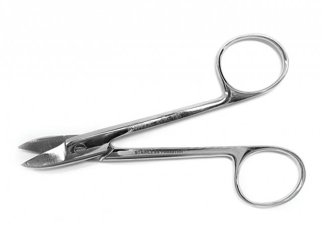 thumbnail interactive-video image 1 of Stainless Steel Elbow Scissors – Embroidered / Curve – 9.7cm / 12cm – Small Curve Scissors 1 of 4